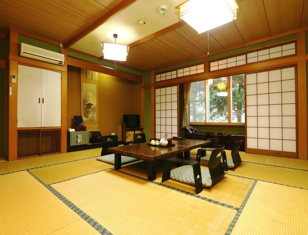 Miyamaso Hotel Takayama  Bagian luar foto