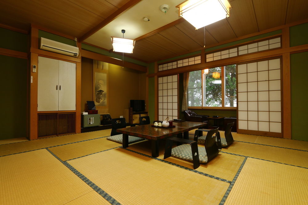 Miyamaso Hotel Takayama  Bagian luar foto